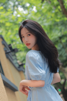 枕边有张脸